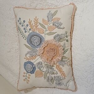 ELIE TAHARI HOME needle point decorative pillow flowers 14× 20.